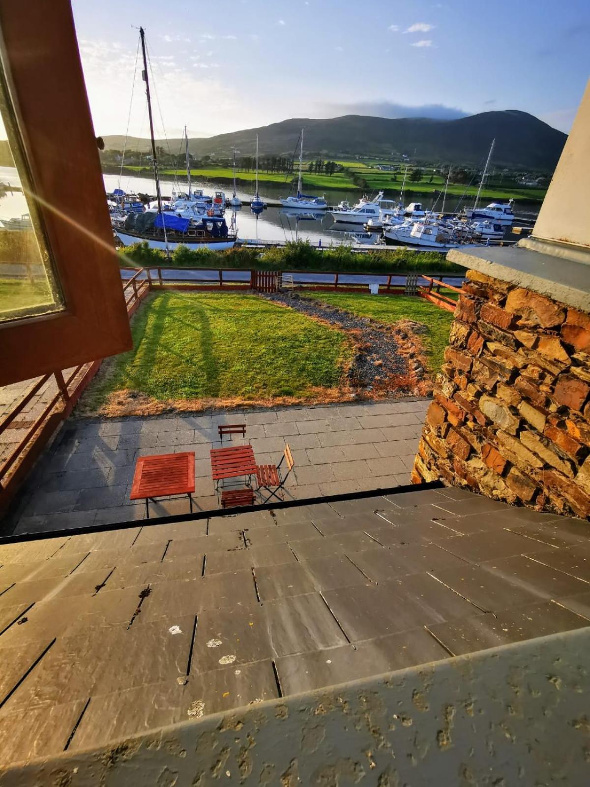Picturesque Riverside Home Cahersiveen Exteriör bild